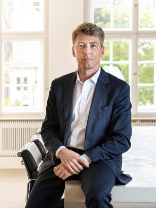 Ron Than, Geschäftsführer